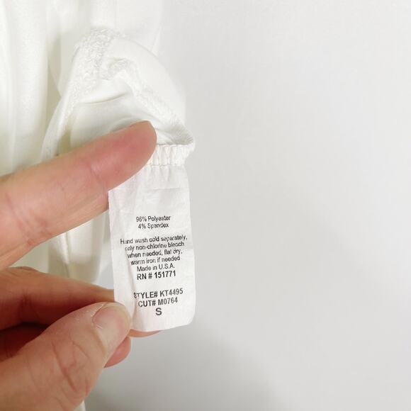 Le Lis Collection Womens Small White Twist Cut Out Bodysuit Tank Snap Closure - Picture 10 of 10